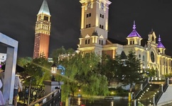 学生下跪自抽耳光